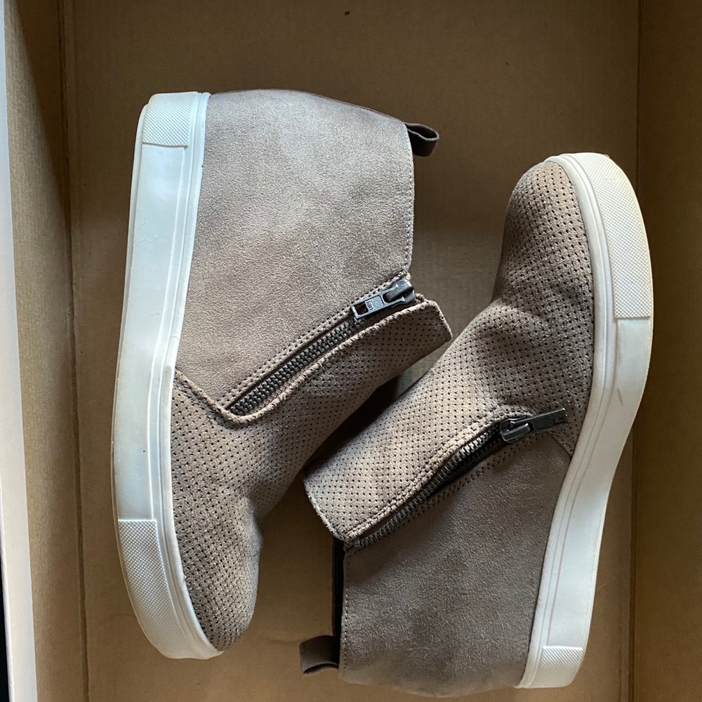 Women’s Sneakers